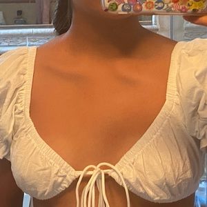 super cute ruffled top!!